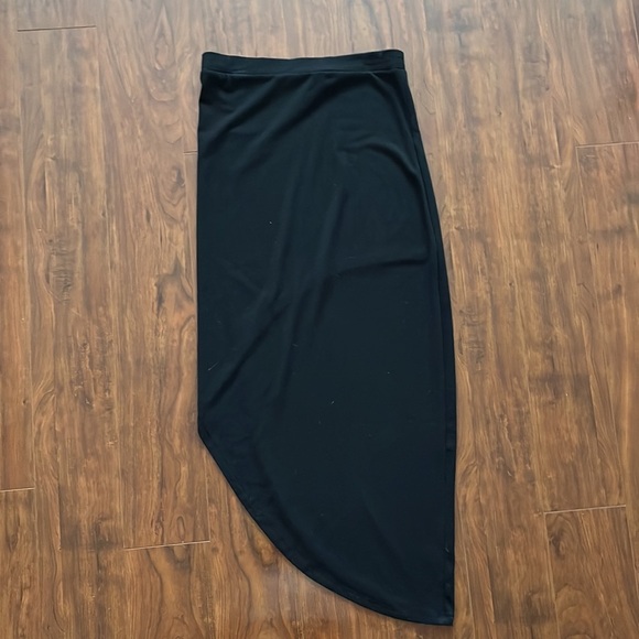 ⭐️3/$15 Asymmetric slit skirt - Picture 2 of 5